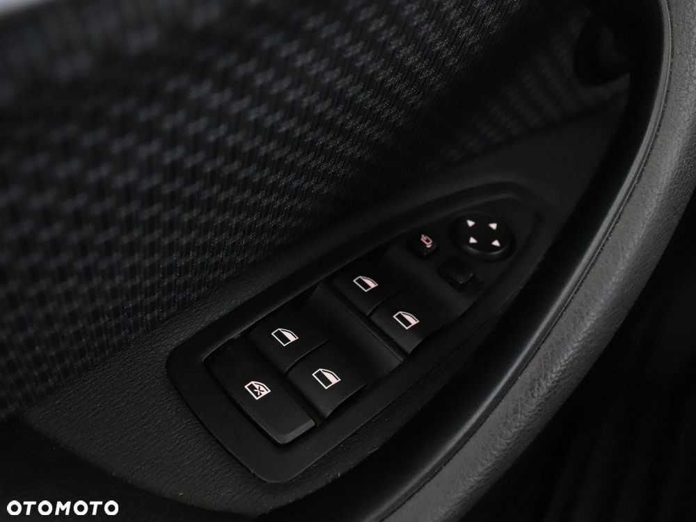 BMW X1 sDrive18d Advantage - 34