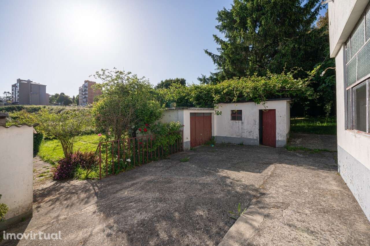 Moradia T6 com terreno - Grande imagem: 2/26