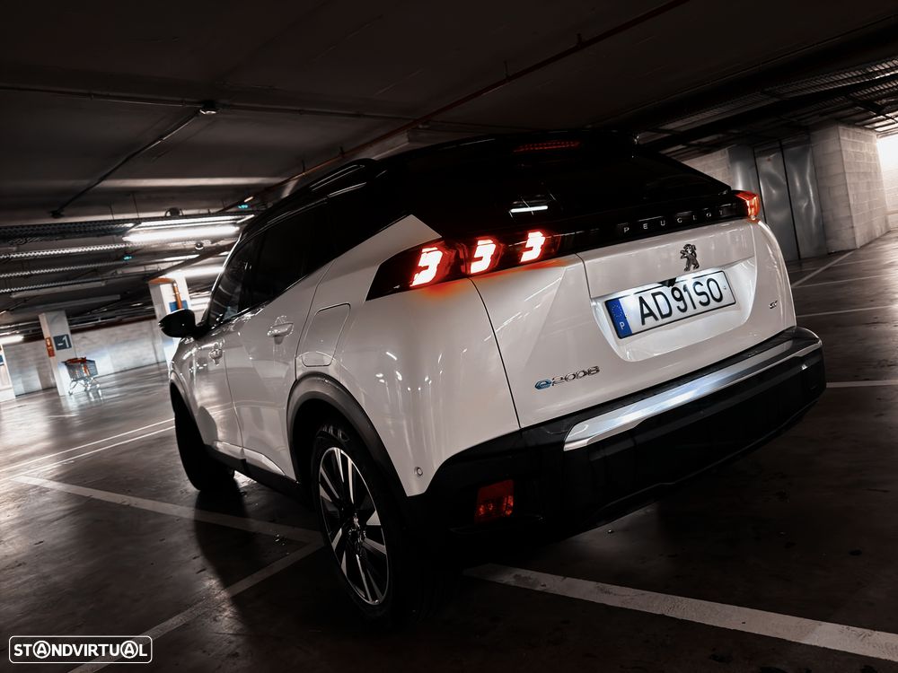 Peugeot e-2008 50 kWh GT - 3