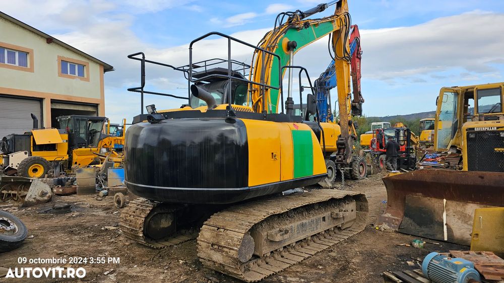 JCB JS131 Excavator pe senile 131 - 3