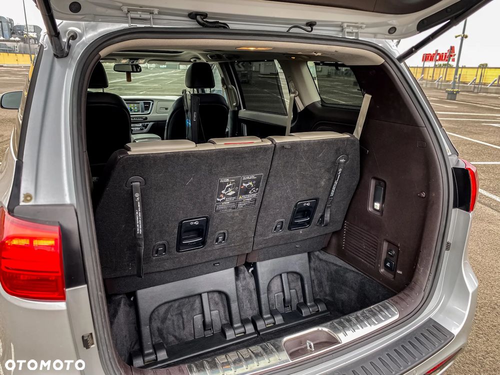 Kia Carnival - 35
