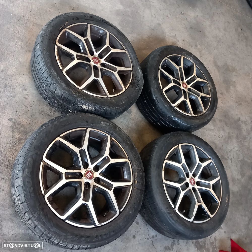 Jantes 17 com pneus Fiat tipo cross ano 2021 - 1