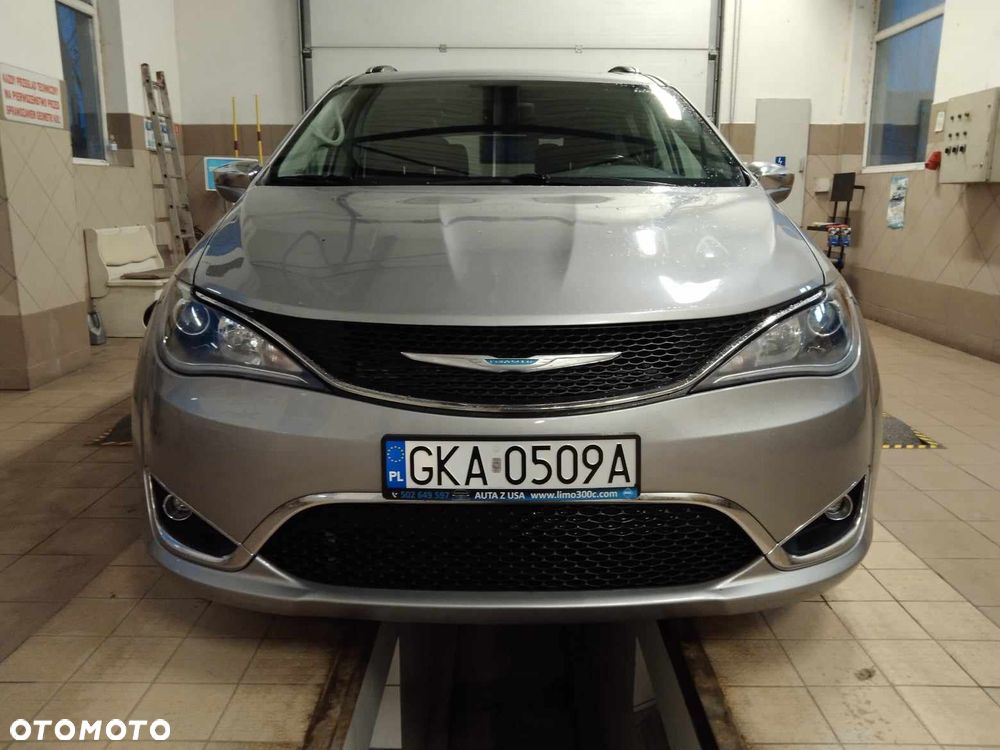 Chrysler Pacifica - 1
