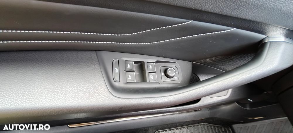 Volkswagen Passat 2.0 TDI DSG Highline - 11