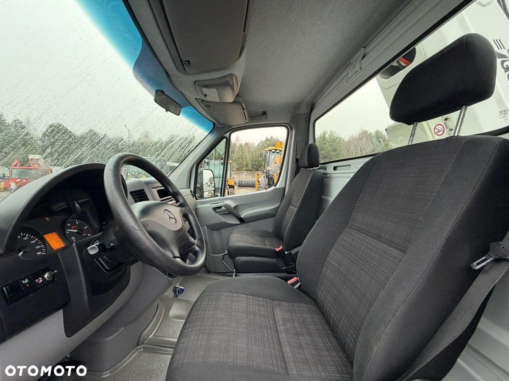 Mercedes-Benz Sprinter - 23