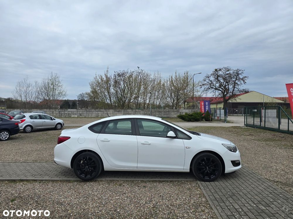 Opel Astra 1.4 T Business EU6 - 5