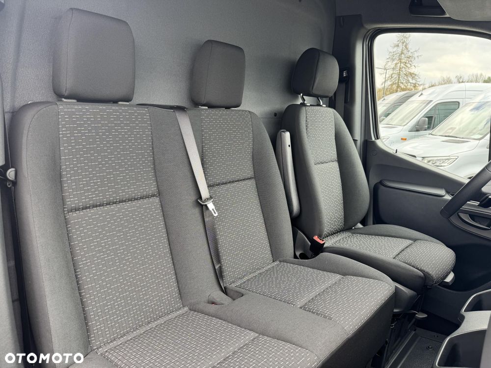 Mercedes-Benz Sprinter - 12