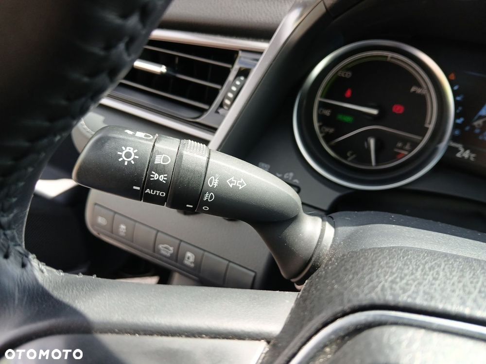 Toyota Camry 2.5 Hybrid Comfort CVT - 27