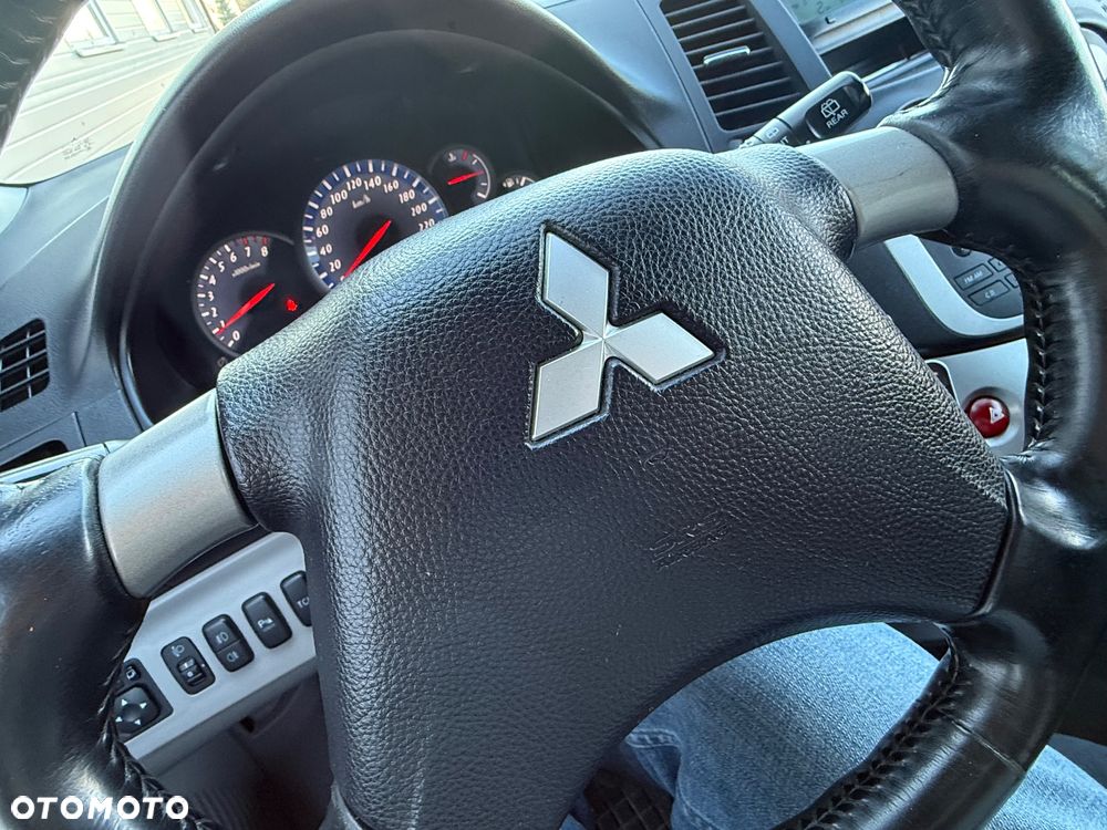 Mitsubishi Grandis - 40