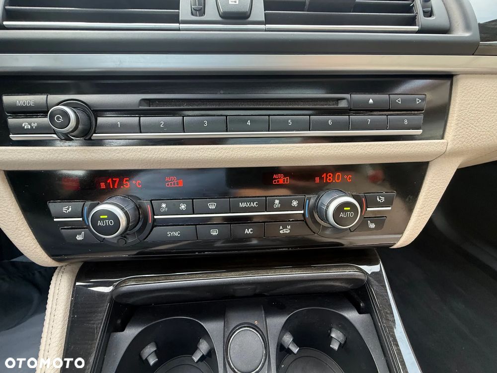 BMW Seria 5 530d Touring Luxury Line - 30