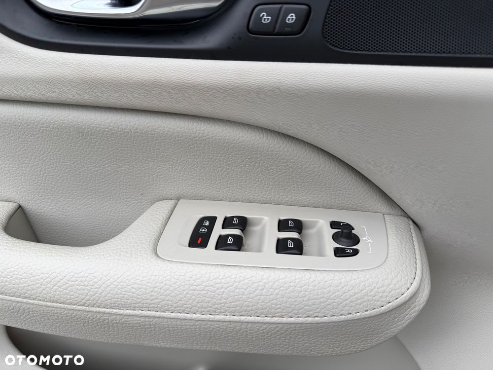 Volvo S60 T5 Momentum Pro - 23