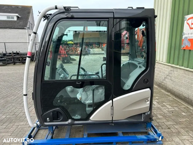Cabina marca Hitachi - 2