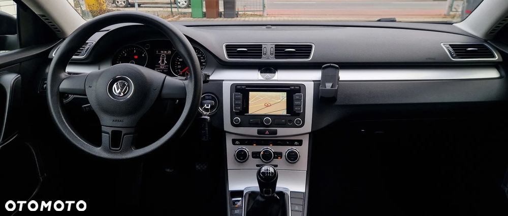 Volkswagen Passat 1.6 TDI Comfortline - 32