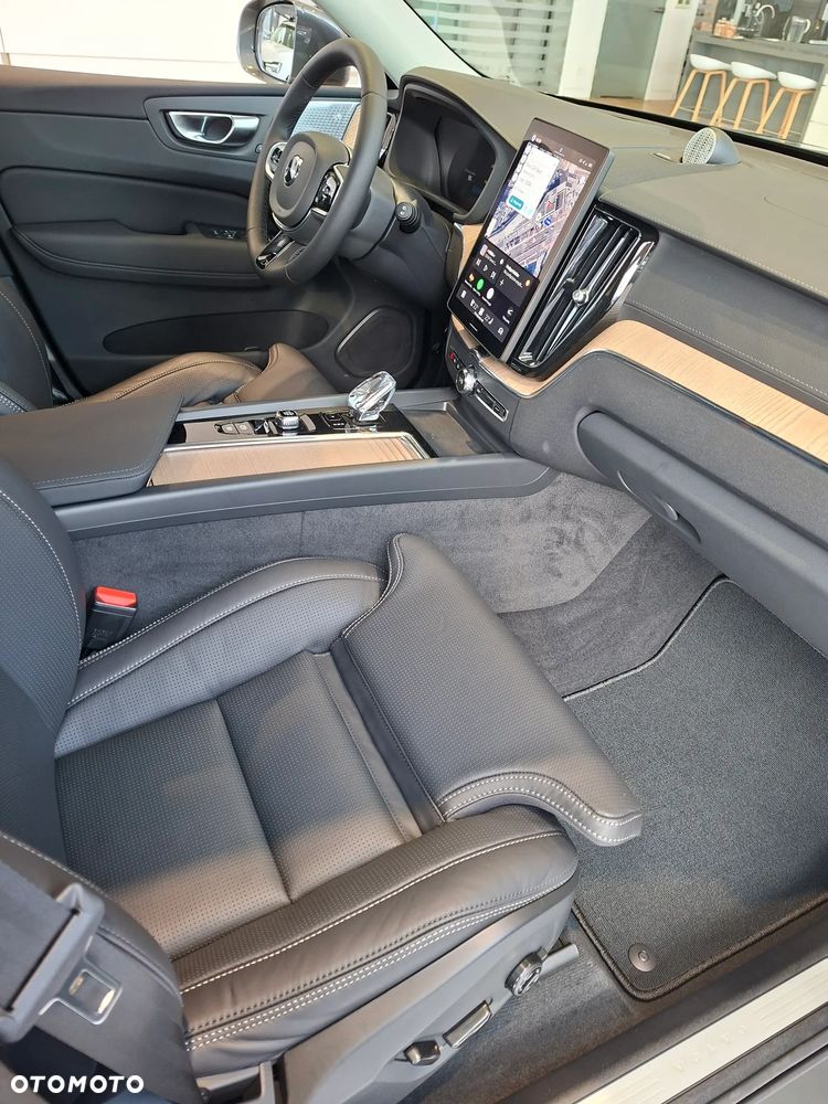 Volvo XC 60 B5 B AWD Ultra Bright - 11