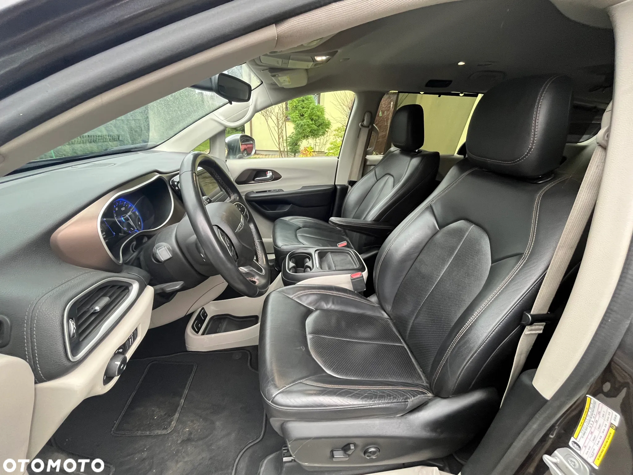 Chrysler Pacifica - 17