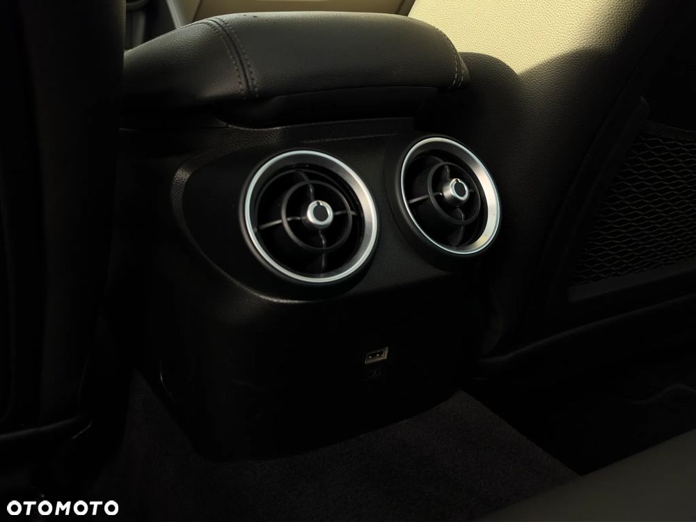 Alfa Romeo Giulia 2.0 Turbo 16V AT8 Veloce Ti - 32