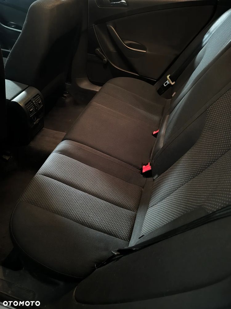 Volkswagen Passat 1.9 TDI Comfortline - 14
