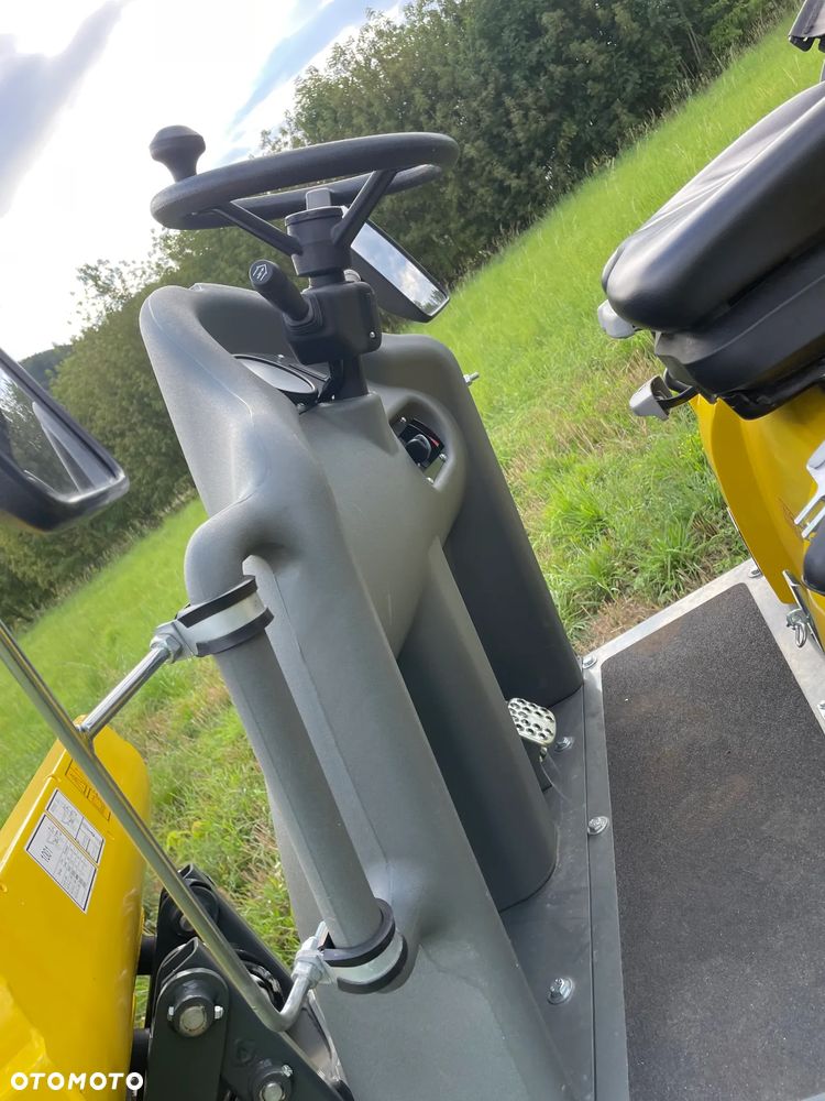Wacker Neuson D01 1001 Nowe Wozidło Budowlane Rolnicze 4x4. Ładowność 1 tona. Wysokie podnoszenie+KIPER Wysoki! Maszyna sprowadzona z Norwegii. Jest to nowa maszyna przebieg 4.4 mtg.  Kupione w Norweskim salonie z Ekspozycji sklepowej! Stało tylko na pokaz! Silnik Yanmar 3cyl. Potężna moc a maszyna bardzo mała i zwinna. Szybka wolna jazda. Oświetlenie rozbudowane. Wielka Okazja! Jazda Rewers. Hydrostatic! Wielka Okazja - 10