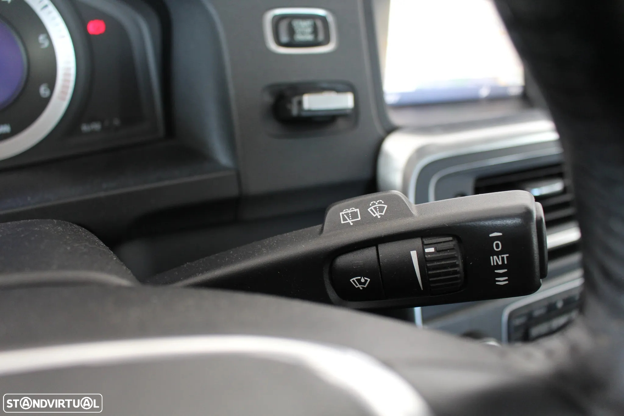 Volvo V60 2.0 D3 Momentum - 18