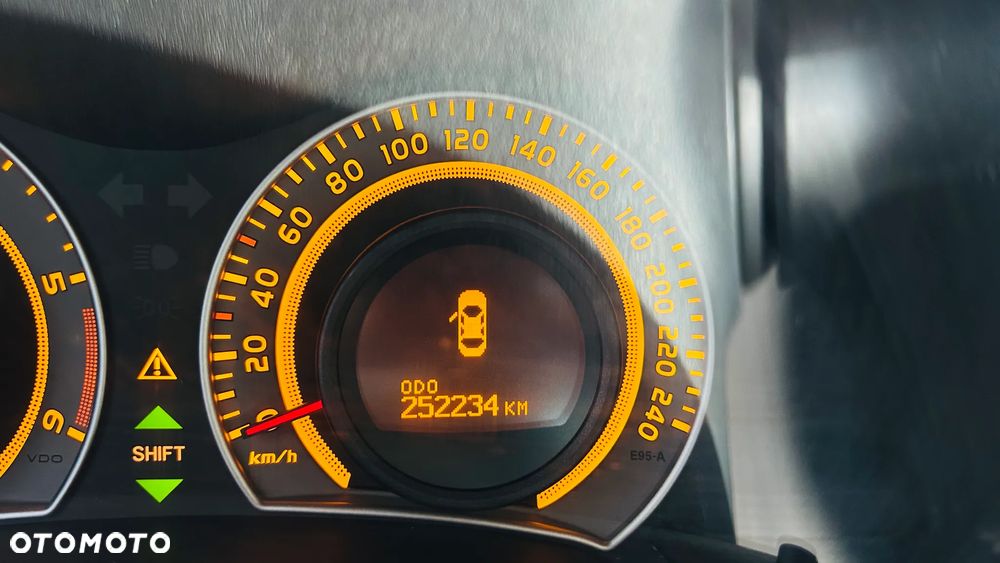 Toyota Auris 2.2 D-4D X + NAVI - 22