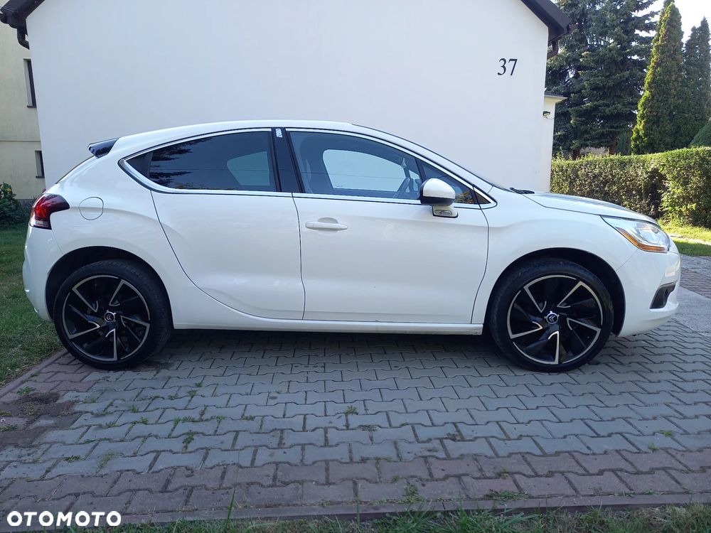 Citroën DS4 HDi 115 SoChic - 15