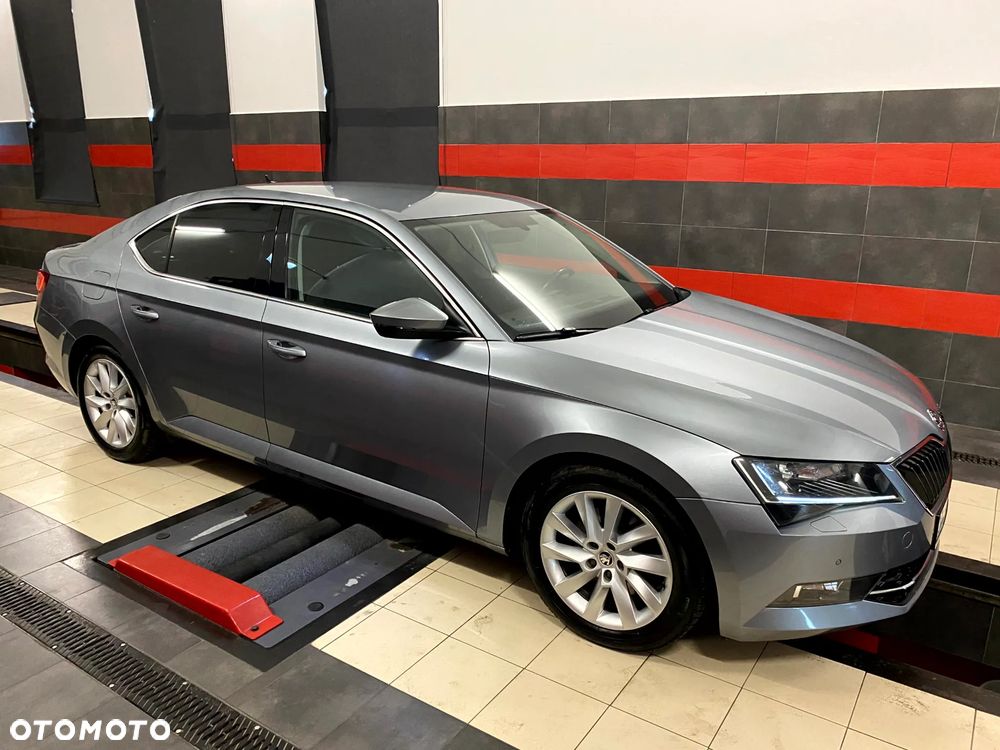 Skoda Superb 2.0 TDI Sportline DSG - 8