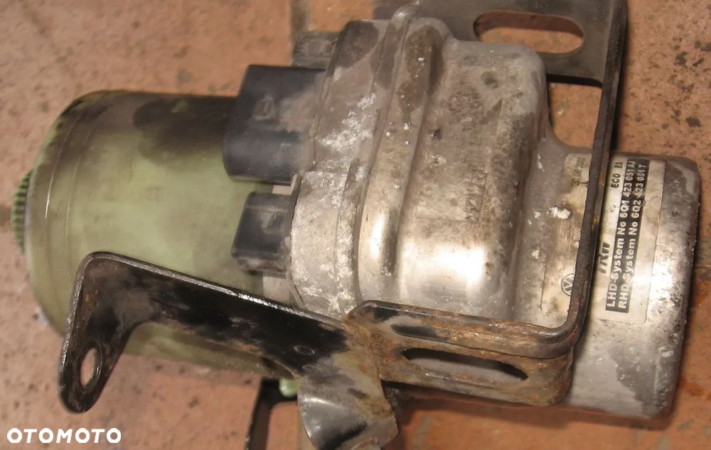 6Q0423156S pompa wspomagania POLO FABIA - 2