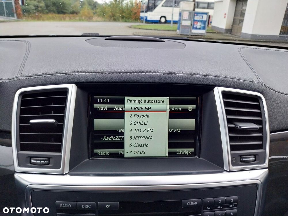 Mercedes-Benz GL - 26