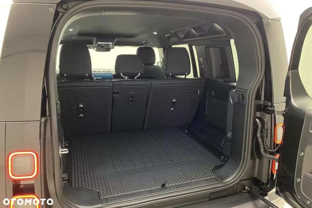 Land Rover Defender 3.0 D250 mHEV X-Dynamic HSE - 39