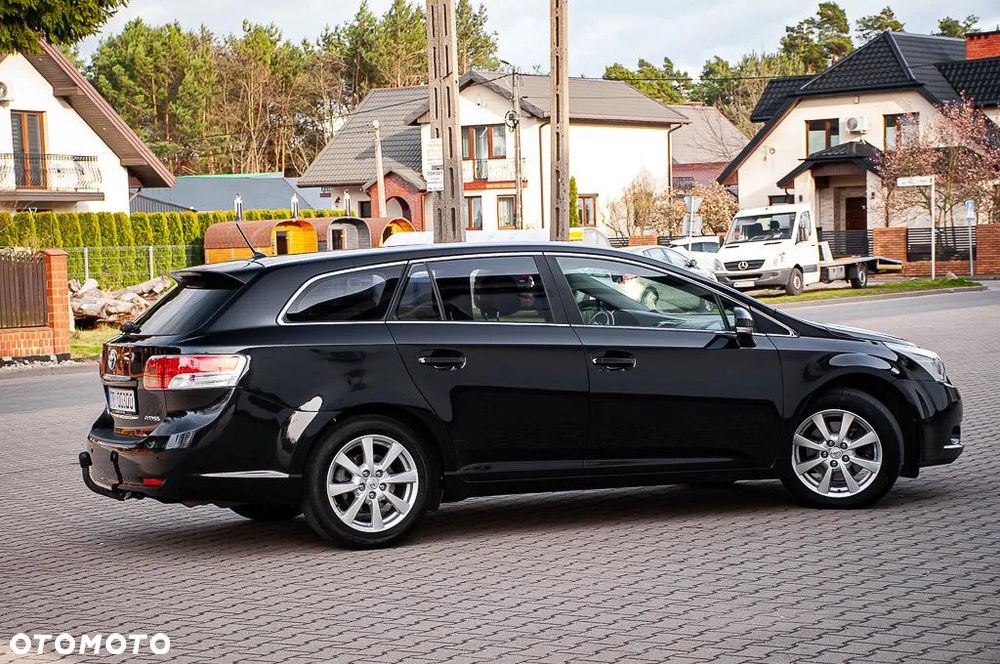 Toyota Avensis 2.2 D-4D X - 15