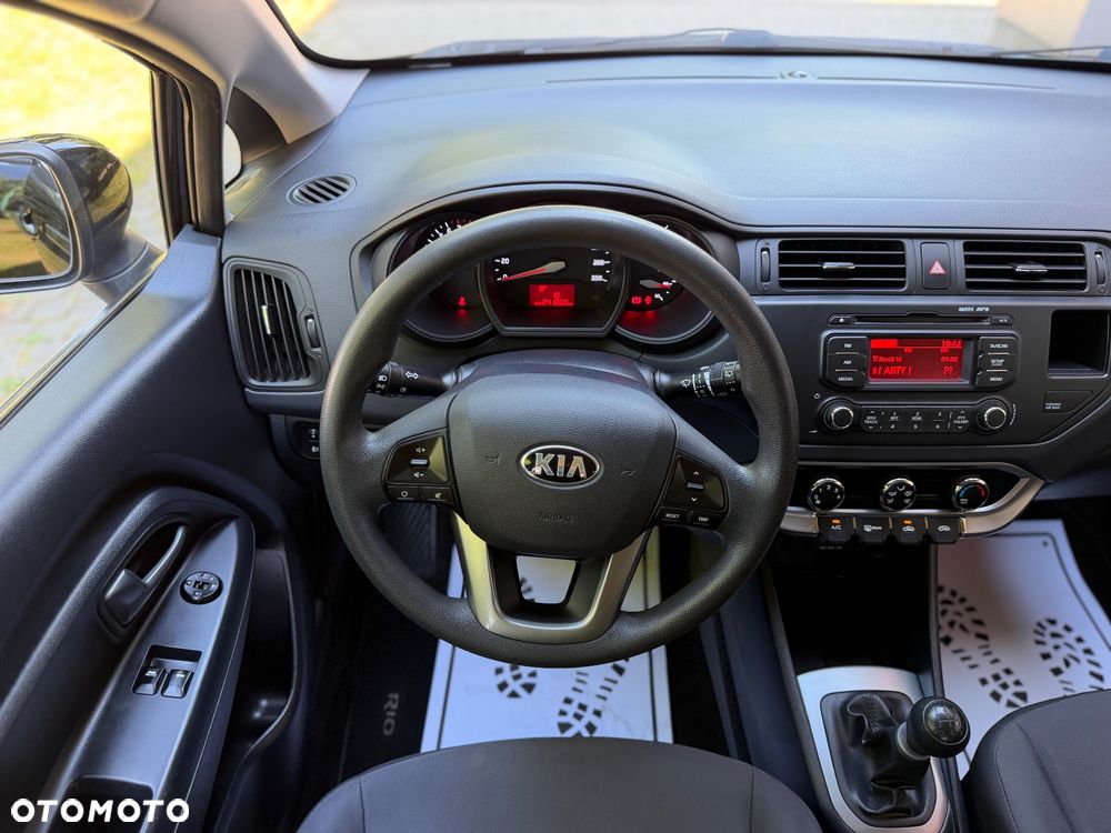 Kia Rio 1.2 Fifa World Cup Edition - 17