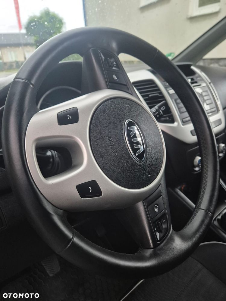 Kia Venga - 13