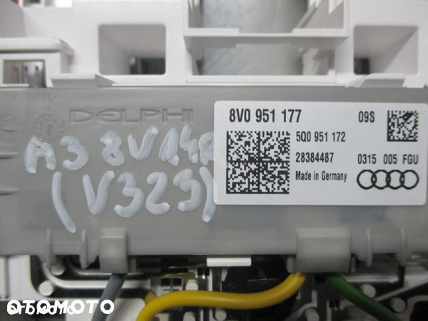 AUDI A3 8V 14R.3D LAMPKA W POSUFITKĘ 8V0951177 - 3