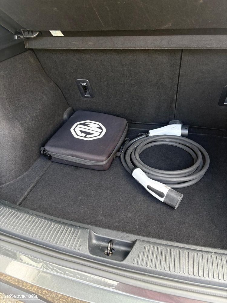 MG MG4 64 kWh Luxury - 2