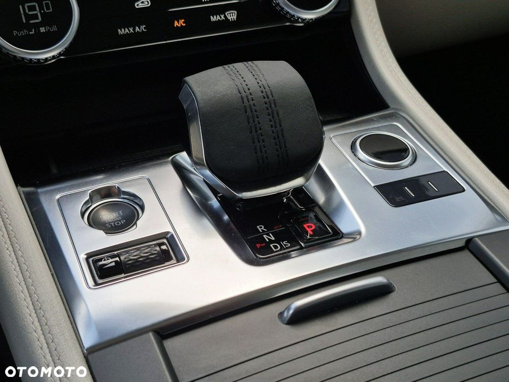 Jaguar F-Pace - 35