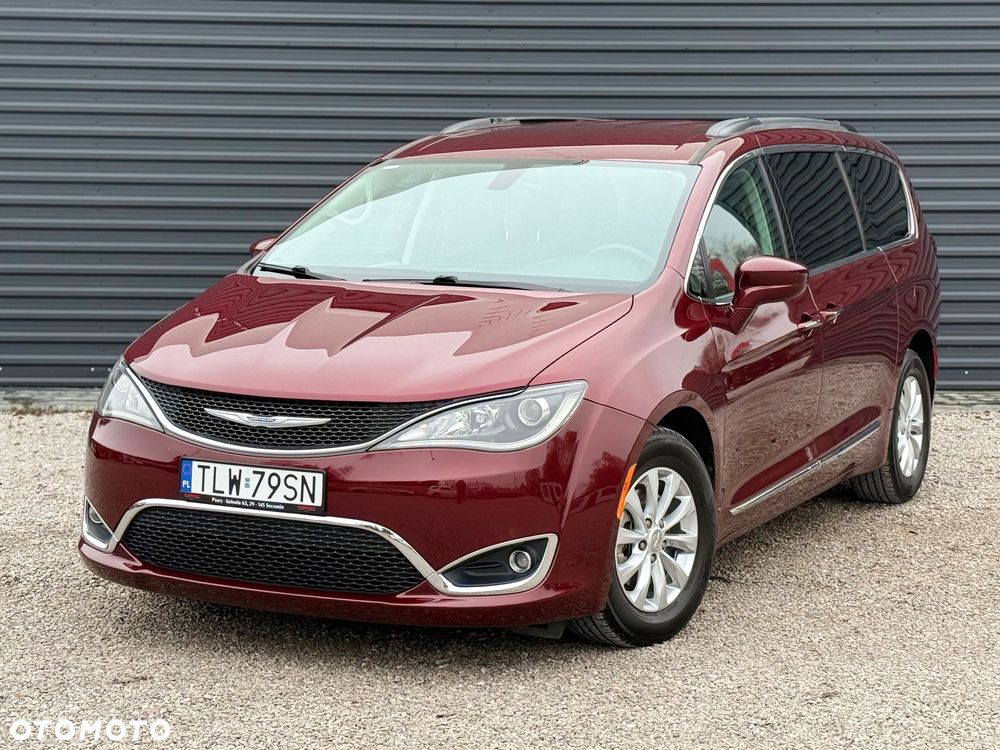 Chrysler Pacifica - 4