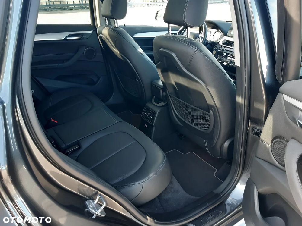 BMW X1 sDrive18d xLine - 13