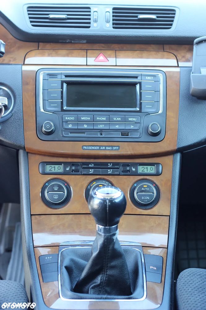 Volkswagen Passat 1.6 FSI Highline - 15