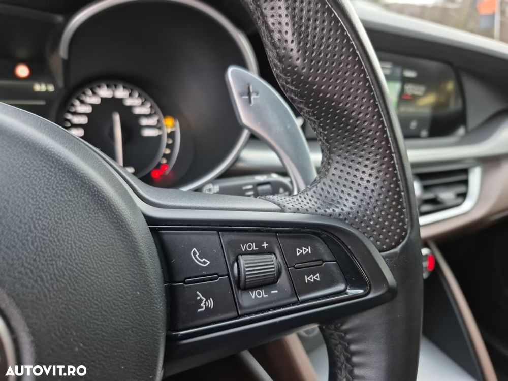 Alfa Romeo Stelvio 2.0 Turbo 16V AT8-Q4 Veloce - 17