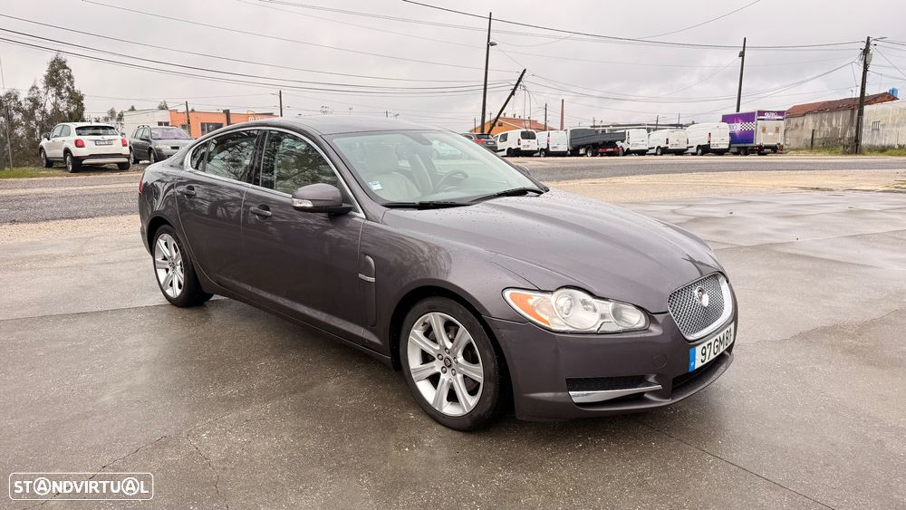 Jaguar XF 2.7 D V6 Premium Luxury - 3