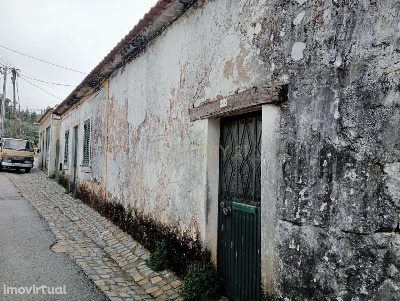 Moradia térrea para recuperar com potencial em Covão do Coelho  Minde - Grande imagem: 4/26
