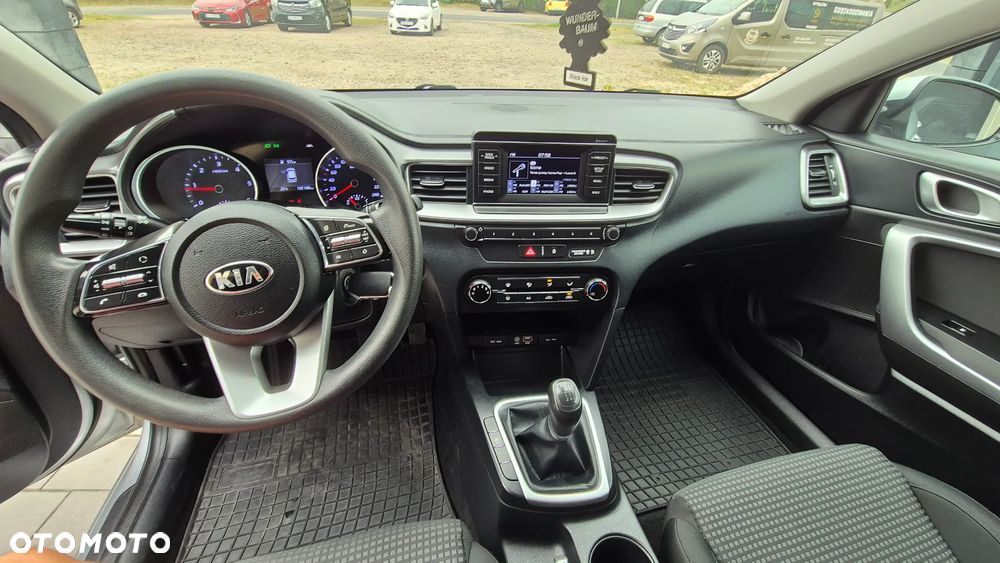 Kia Ceed - 27