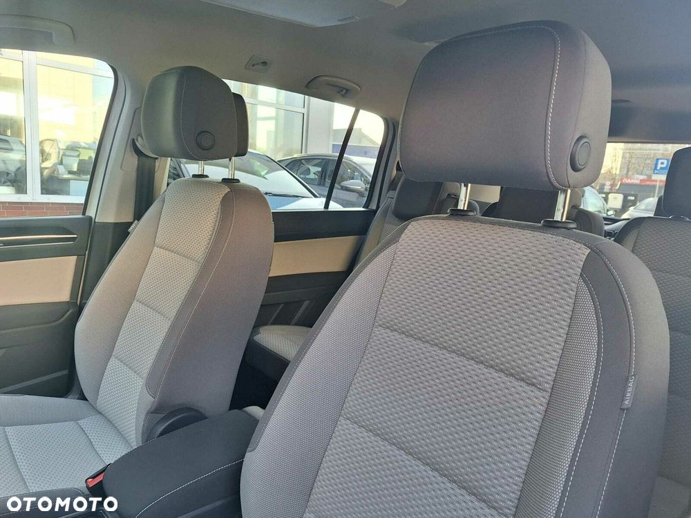 Volkswagen Touran - 10