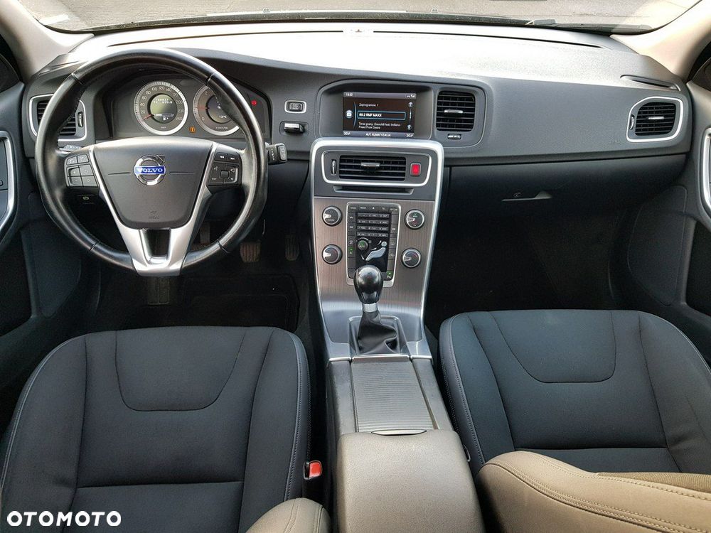 Volvo V60 D4 Momentum - 12