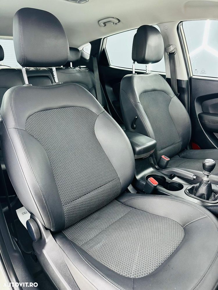 Hyundai ix35 1.7 CRDI 2WD blue Finale Gold - 15