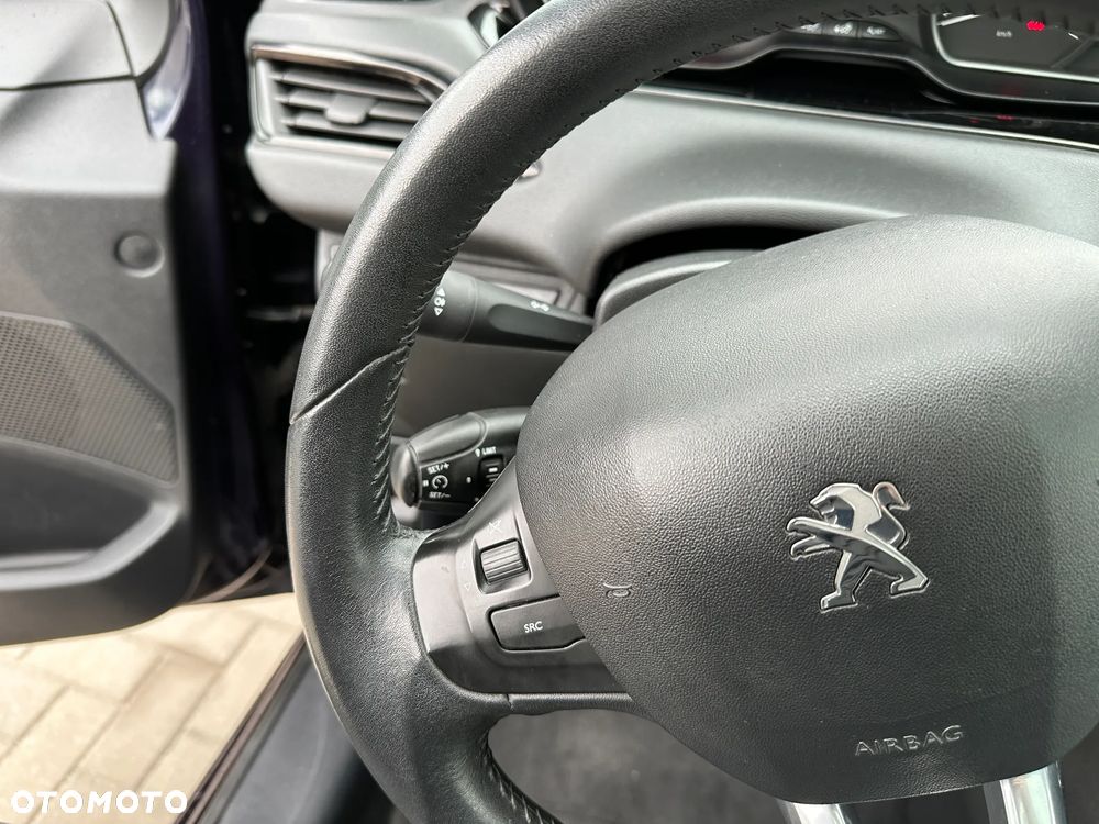 Peugeot 208 - 10