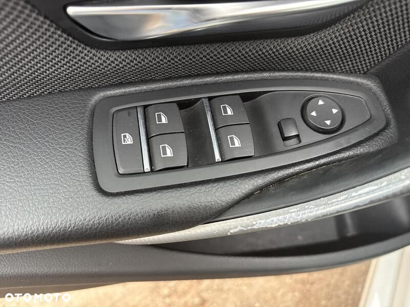 BMW Seria 3 318i GPF - 13
