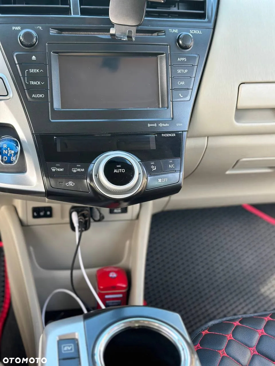 Toyota Prius+ (Hybrid) - 13