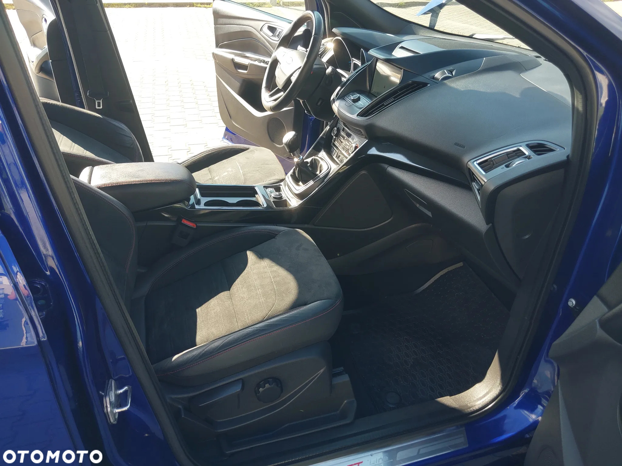 Ford Kuga 1.5 EcoBoost 2x4 ST-Line - 19