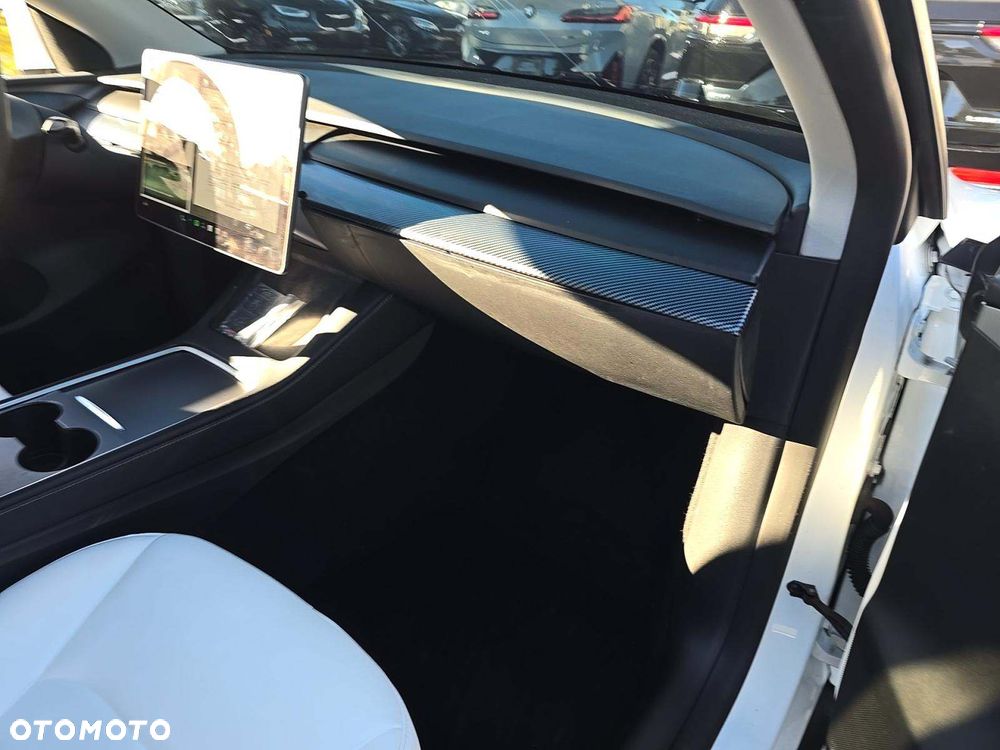 Tesla Model Y Long Range Dual Motor AWD - 9